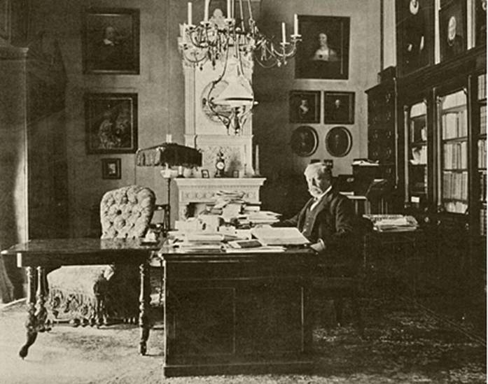 Minister Mr. J.P.R. Tak, Lid van de tweede kamer der staten-generaal